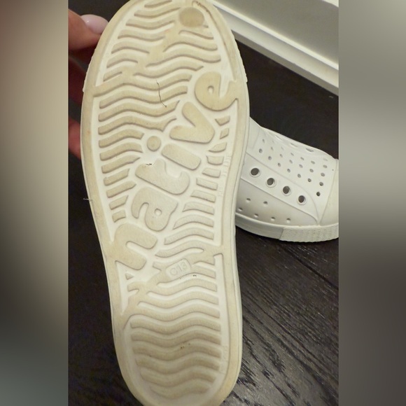 Native Kids Shoes in White and Green - Picture 5 of 5